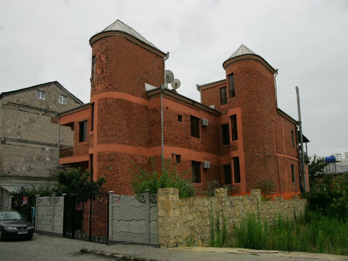 Two Towers Guest House Kutaissi Exterior foto